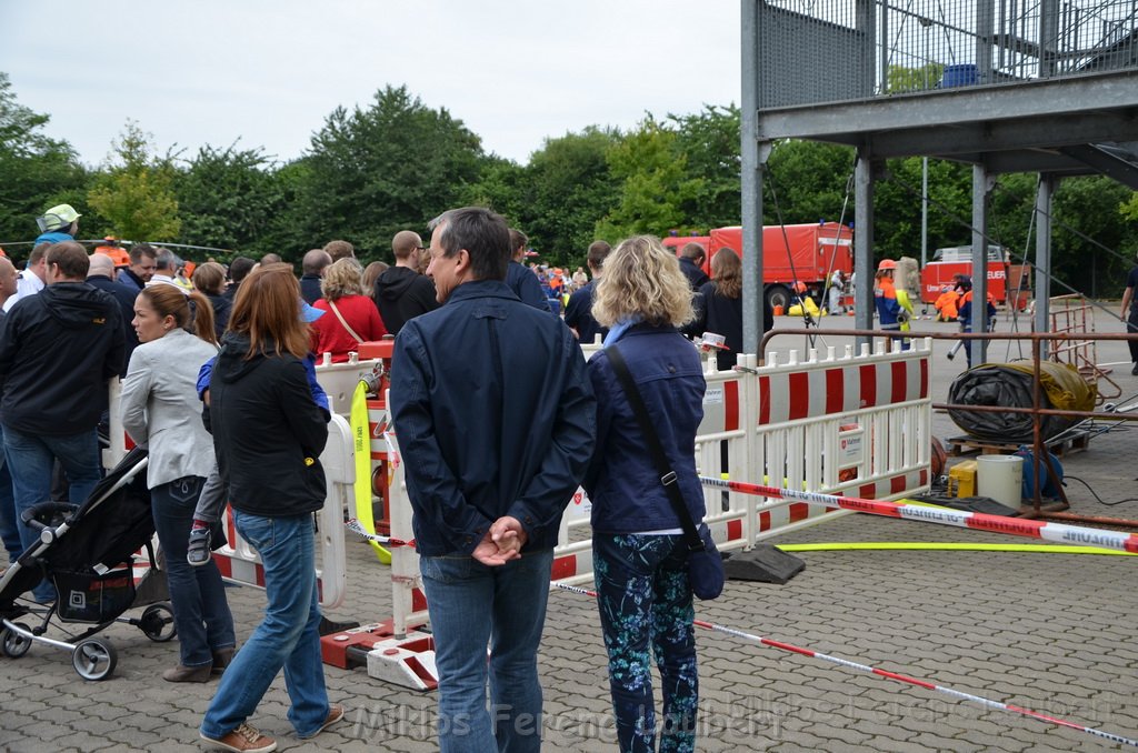 Tag der Offenen Tuer BF Koeln Weidenpesch Scheibenstr P191.JPG